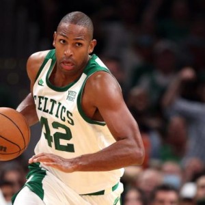 开云APP-霍弗德无惧卫冕冠军 绿军内线车轮战静待字母哥